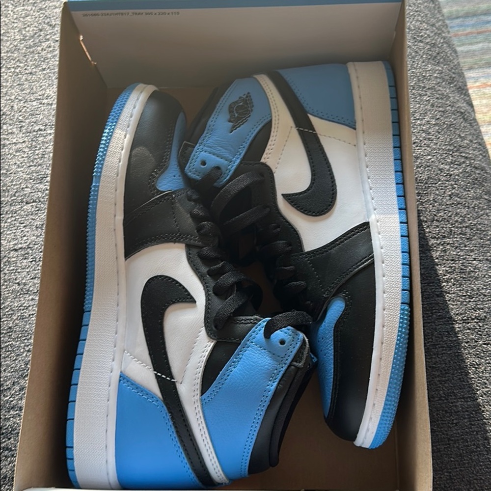 Never worn Air Jordan 1 High OG